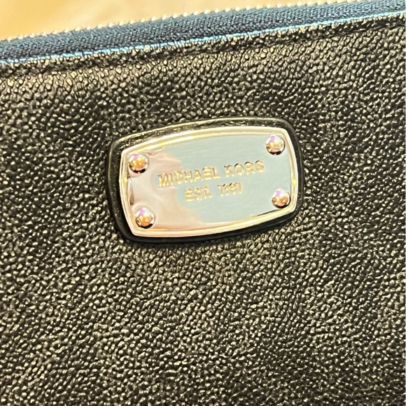 Michael Kors Wallet - Picture 3 of 7